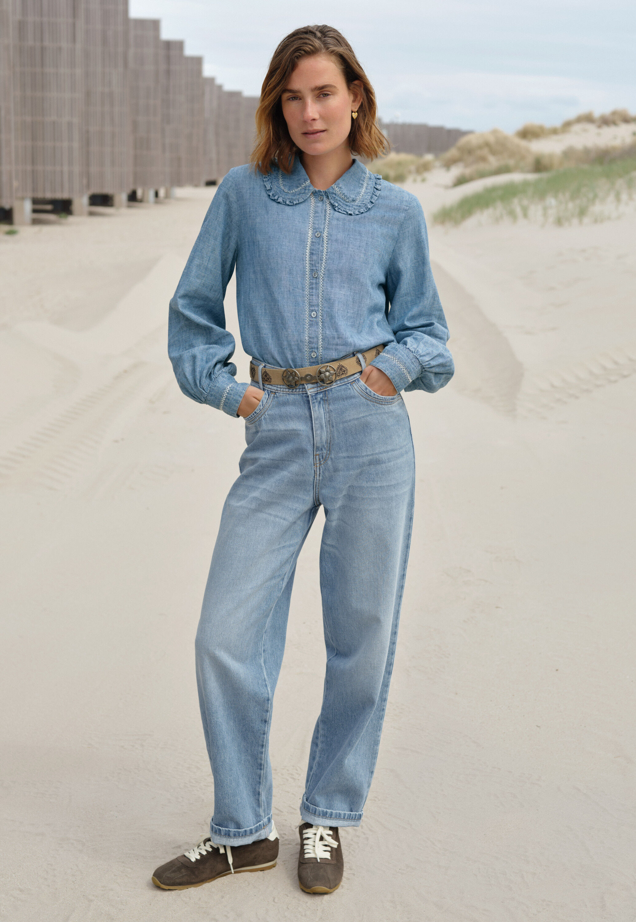 Mom jeans, Mid wash, large