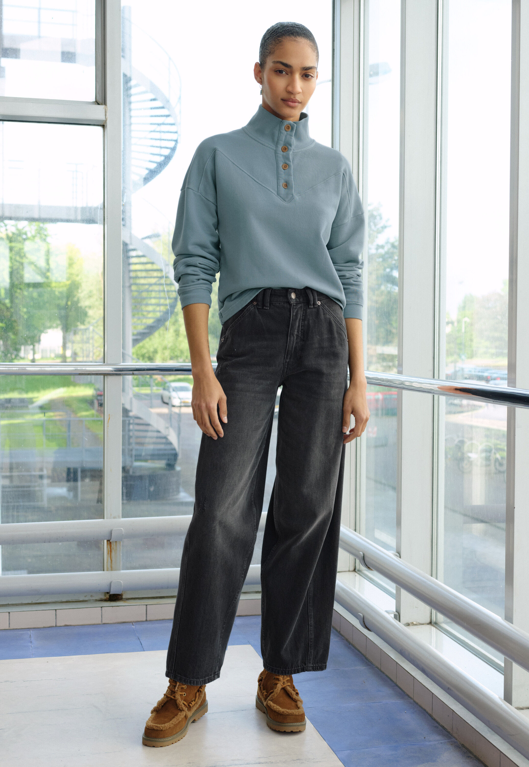 Seam-detailed jeans
