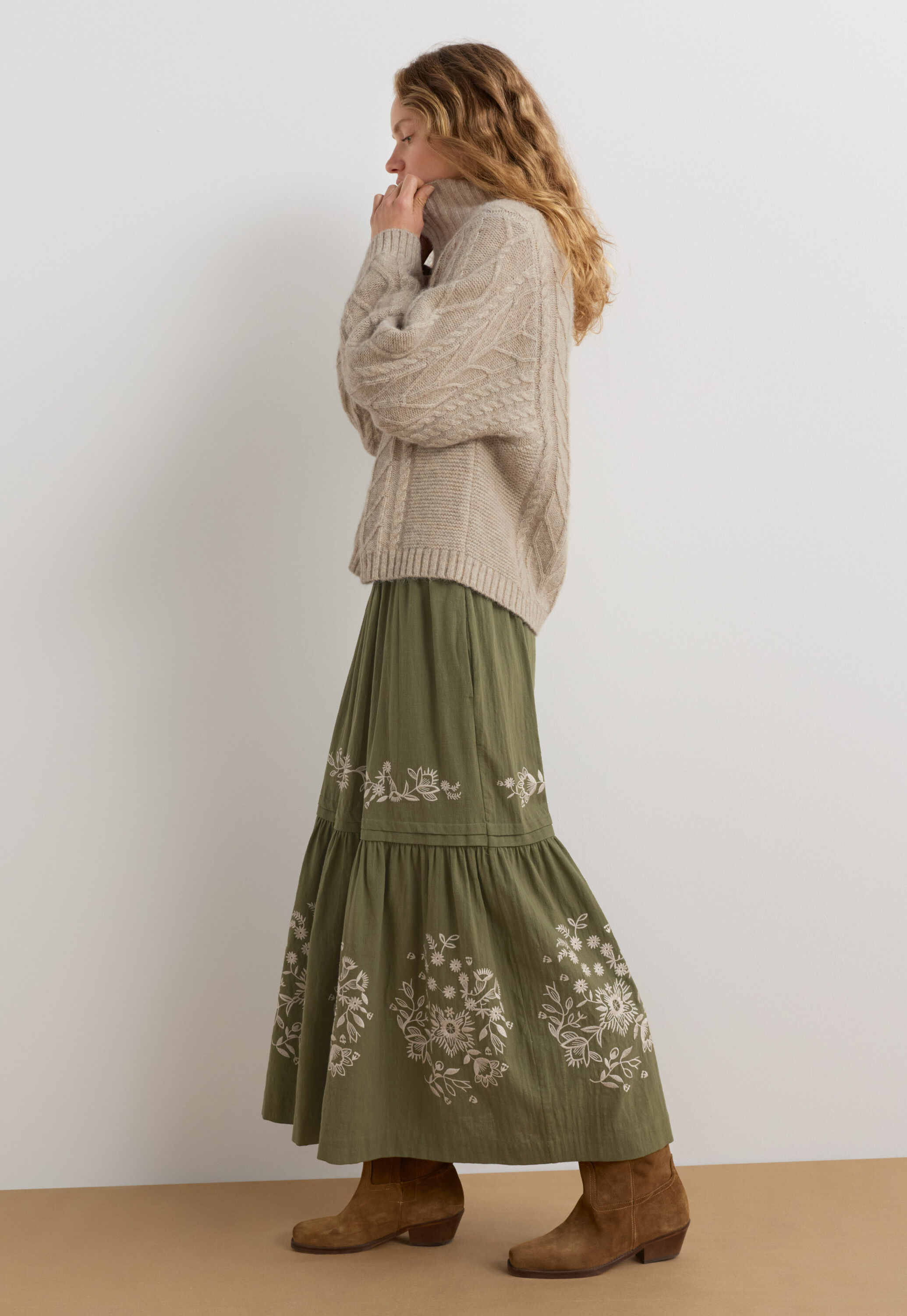 Embroidered skirt